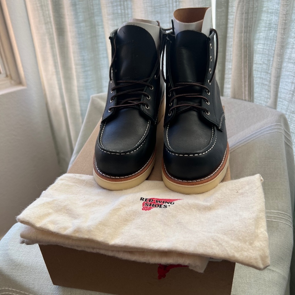 Red Wing Heritage Moc toe women’s
